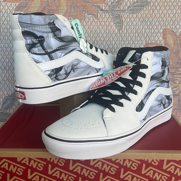 Vans Men’s Comfycush Sk8-Hi
After Dark White/Black
VN0AZTNOYB2
Sneakers - Picture 9 of 16